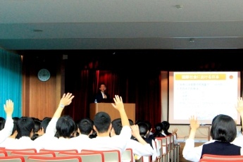 (写真1)高校講座 大手前高等学校