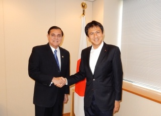 アラナ駐日ニカラグア大使による武井大臣政務官表敬1