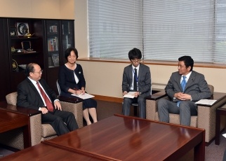 カン・ホーチミン市党委員会筆頭副書記による岸外務副大臣表敬2