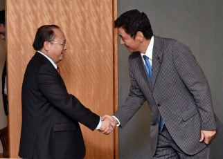 カン・ホーチミン市党委員会筆頭副書記による岸外務副大臣表敬1