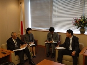 ビゴ・イーター機構長による武井外務大臣政務官表敬2