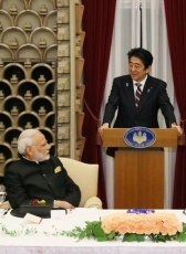総理主催晩餐会で挨拶する安倍総理大臣