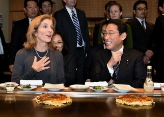 岸田外務大臣とケネディ駐日米国大使の夕食会 外務省