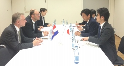 岸外務副大臣とシュティール・クロアチア副首相兼外務・欧州問題相との会談2