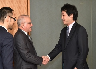 薗浦外務副大臣表敬1