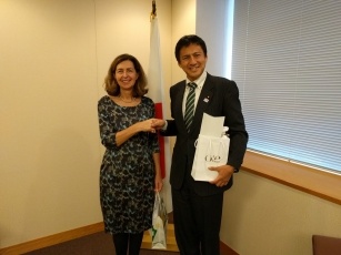 (OIE事務局長による武井外務大臣政務官表敬 写真1)