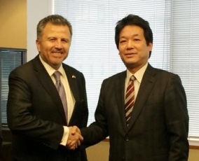 アジャレス次期駐日チリ大使による薗浦外務副大臣表敬