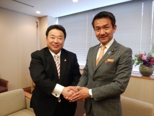 (写真)清水福島県いわき市長による小田原外務大臣政務官表敬の様子