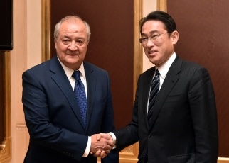 日・ウズベキスタン外相会談1