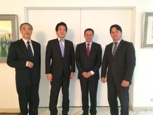 ルバレス前国会議長とアルセ友好議連代表との会談