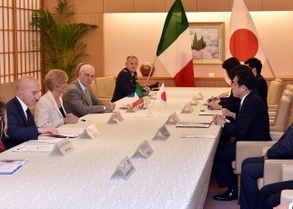 岸田外務大臣とピノッティ・イタリア国防大臣との会談2