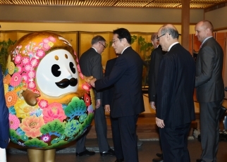 写真5：駐日外交団との歓迎昼食会