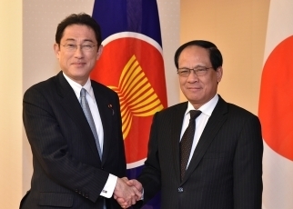 ミンASEAN事務総長と岸田外務大臣の会談1
