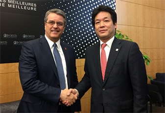 (写真4)アゼベドWTO事務局長との会談
