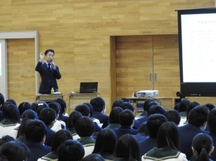 （写真1） 福島県　須賀川桐陽高等学校での高校講座の様子