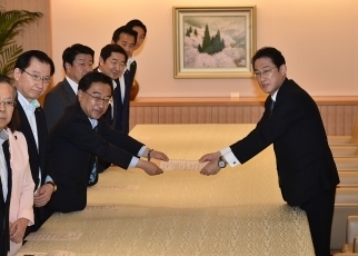 岸田外務大臣と公明党・日EU・EPA対策本部関係議員との面会1