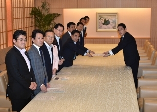 岸田外務大臣と公明党・日EU・EPA対策本部関係議員との面会2