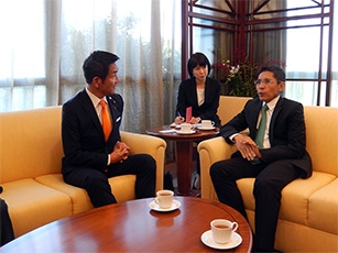 (写真1)マリキ上級国務相との会談
