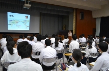 (写真1)高校講座 松江商業高等学校の様子