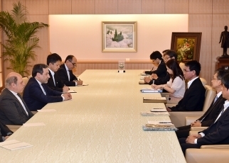 アラグチ・イラン外務次官による河野外務大臣表敬2
