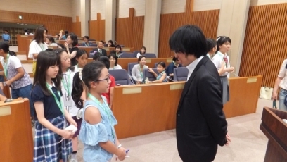 （写真3）外務省職員からの説明
