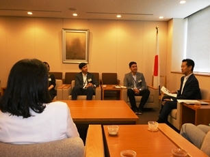 (写真2)会談の様子