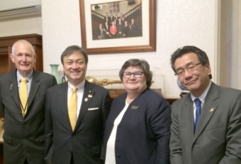 (写真1)ダウスト西オーストラリア州議会上院議長及びワトソン同下院議長との会談