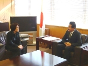 中田エネルギー憲章事務局次長による佐藤外務副大臣表敬2