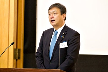 (写真1)堀井政務官による挨拶(写真提供:JICA)