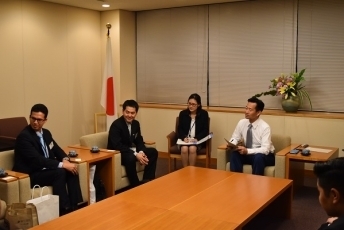 中南米次世代日系人指導者一行による岡本外務大臣政務官表敬及び同政務官主催による懇談会の開催2