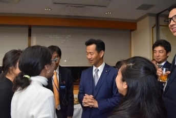 中南米次世代日系人指導者一行による岡本外務大臣政務官表敬及び同政務官主催による懇談会の開催3