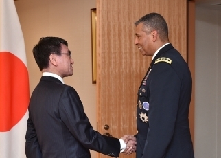 ブルックス国連軍・米韓連合軍・在韓米軍司令官による河野外務大臣表敬1