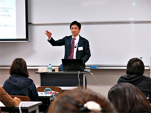 (写真10)講師:坂口 研 国際法局国際法課兼国際裁判対策室主査