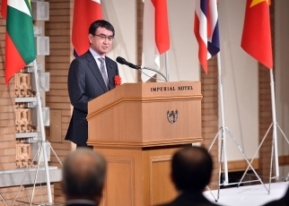 河野外務大臣のASEAN設立50周年記念レセプションへの出席2