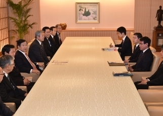 北方領土隣接地域振興対策根室管内市町連絡協議会会長ほかによる河野外務大臣表敬1