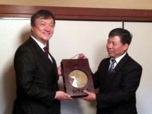 堀井巌外務大臣政務官とタン・ベトナム共産党中央対外委員会副委員長との昼食会