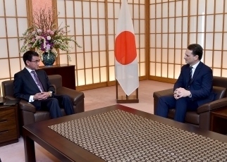 クレヘンビュール国連パレスチナ難民救済事業機関事務局長による河野外務大臣表敬2