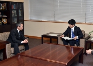 隠岐の島町長一行による中根外務副大臣表敬2