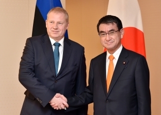 サクス・エストニア外務次官による河野外務大臣表敬1