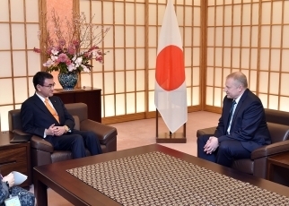 サクス・エストニア外務次官による河野外務大臣表敬2