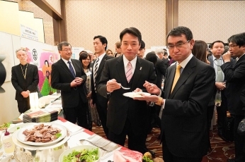 (写真3)あかうしの試食