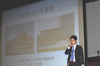 (写真1)高校講座の様子(桜の聖母学院高等学校)