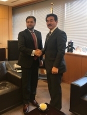 佐藤外務副大臣とアンディシャ・アフガニスタン外務副大臣との会談1