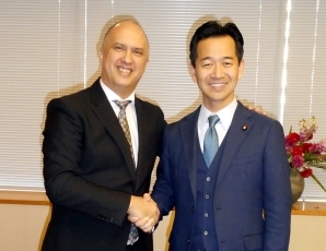 ペレイラ駐日キューバ大使による岡本外務大臣政務官表敬1