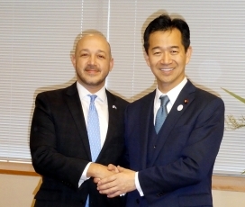パルマ駐日ホンジュラス大使による岡本外務大臣政務官表敬