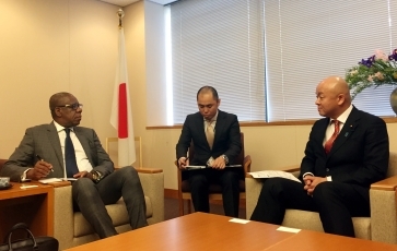 リマ・アンゴラ大統領府外交顧問による堀井学外務大臣政務官表敬2