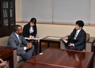 中根外務副大臣とルランギルワ・ルワンダ共和国ICT大臣との会談2