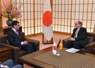 イッシンガー・ミュンヘン安全保障会議議長による河野外務大臣表敬2