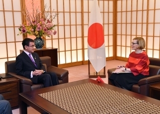 河野外務大臣とリシッコ・フィンランド国会議長との会談2
