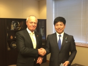 中根外務副大臣とメッジェシ・ハンガリー元首相との会談